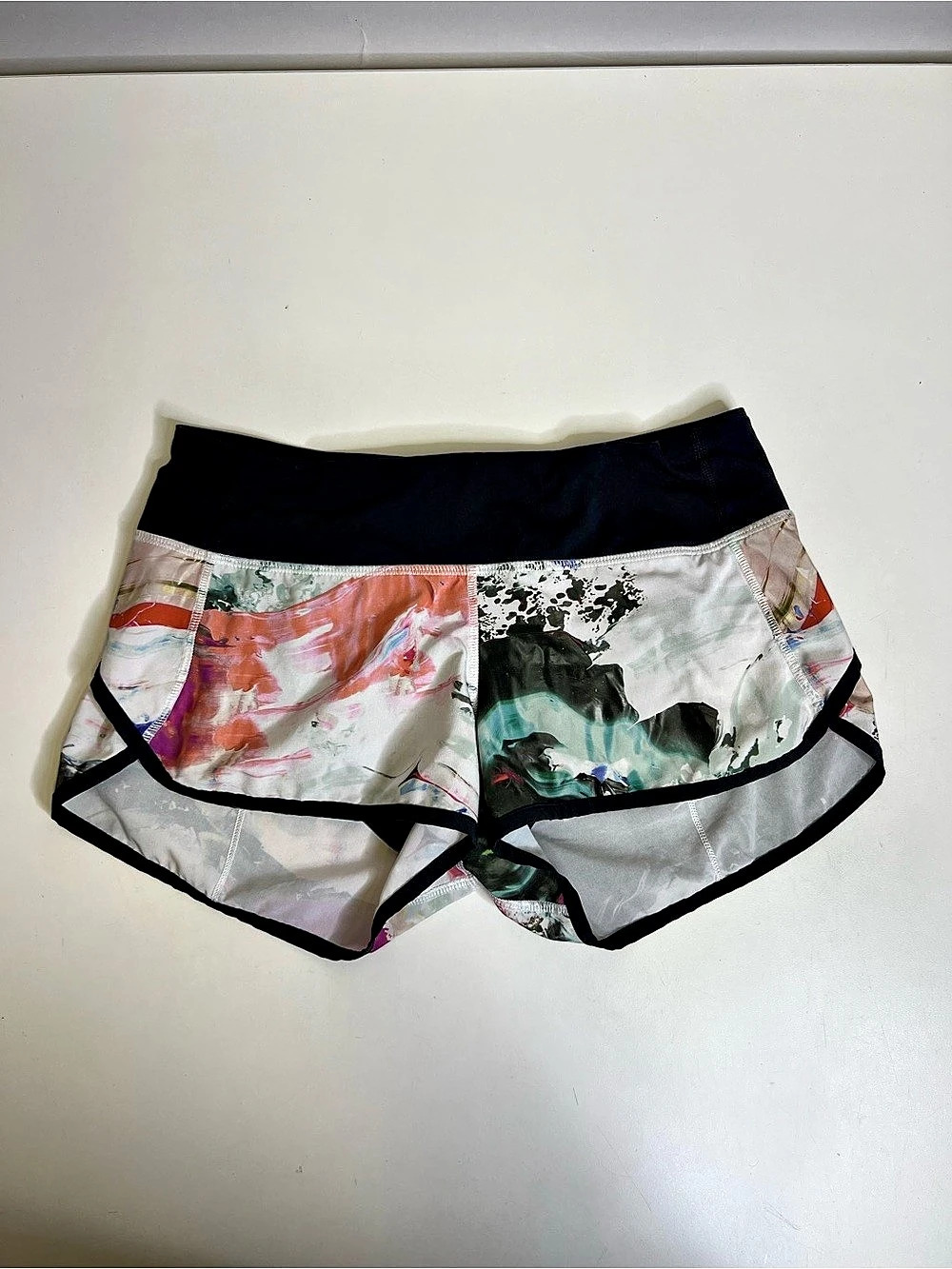Lululemon Speed Short 2.5” inseam Pigment Wave Multi - Size 4